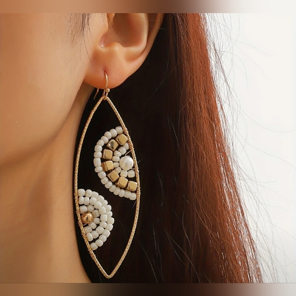 2 For 25$ NEW! Elegant Gold and White Beaded Earrings - Picture 3 of 3